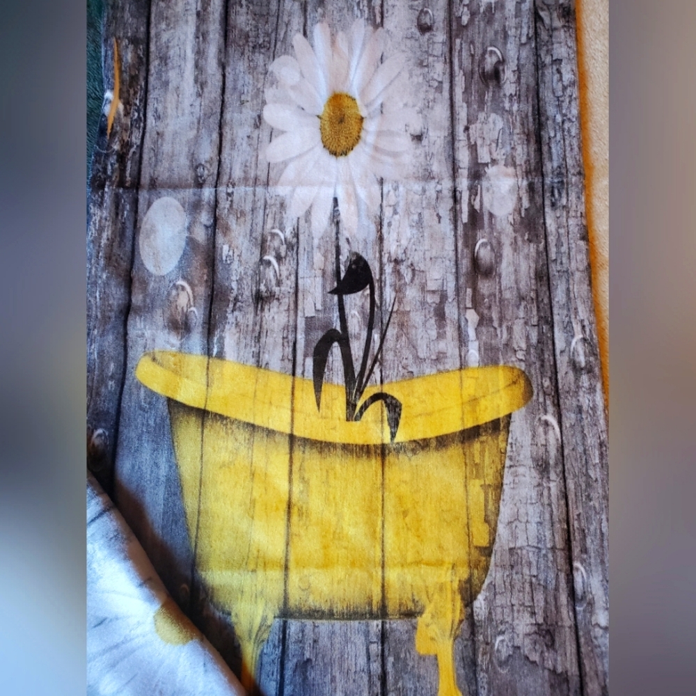 Set Of 2 Yellow Bathtub and Daisy Terry Cloth Towels NWOT